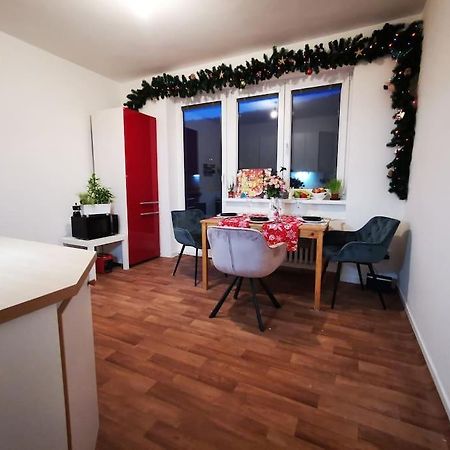 شقة برنو  في Cely Apartman Podlesi 54M2 S Dvema Balkony A S Novou Manzelskou Posteli, Zatim Neni Na Fotkach المظهر الخارجي الصورة